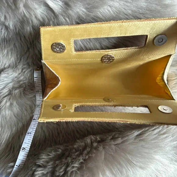 Boutique Neutral Clutch - Picture 5 of 5